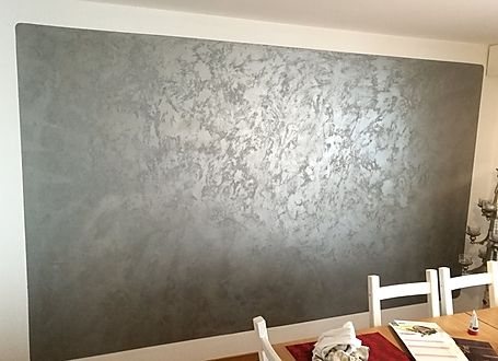 Graue Spachteltechnik im Esszimmer